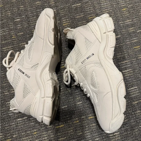 Stylish Cream Sneakers - Picture 4 of 10